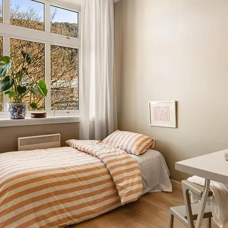 Townhouse In 아파트 *